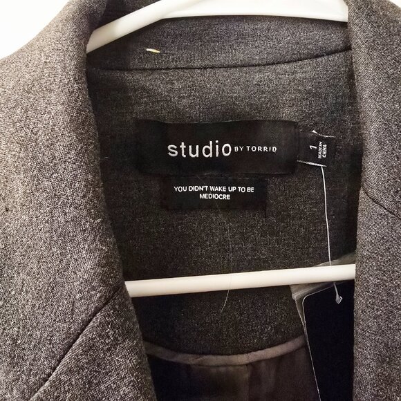 NWT Torrid Size 1 Charcoal Grey Ponte Blazer - Picture 4 of 6
